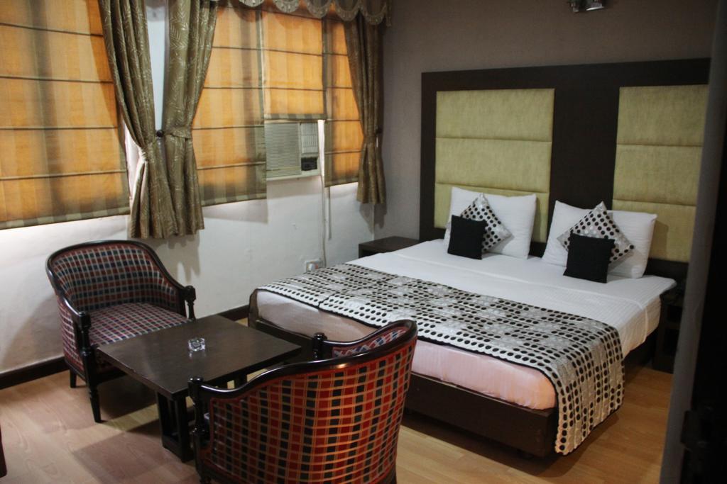 Hotel Amar Inn- Lajpat Nagar Central Market New Delhi Room photo