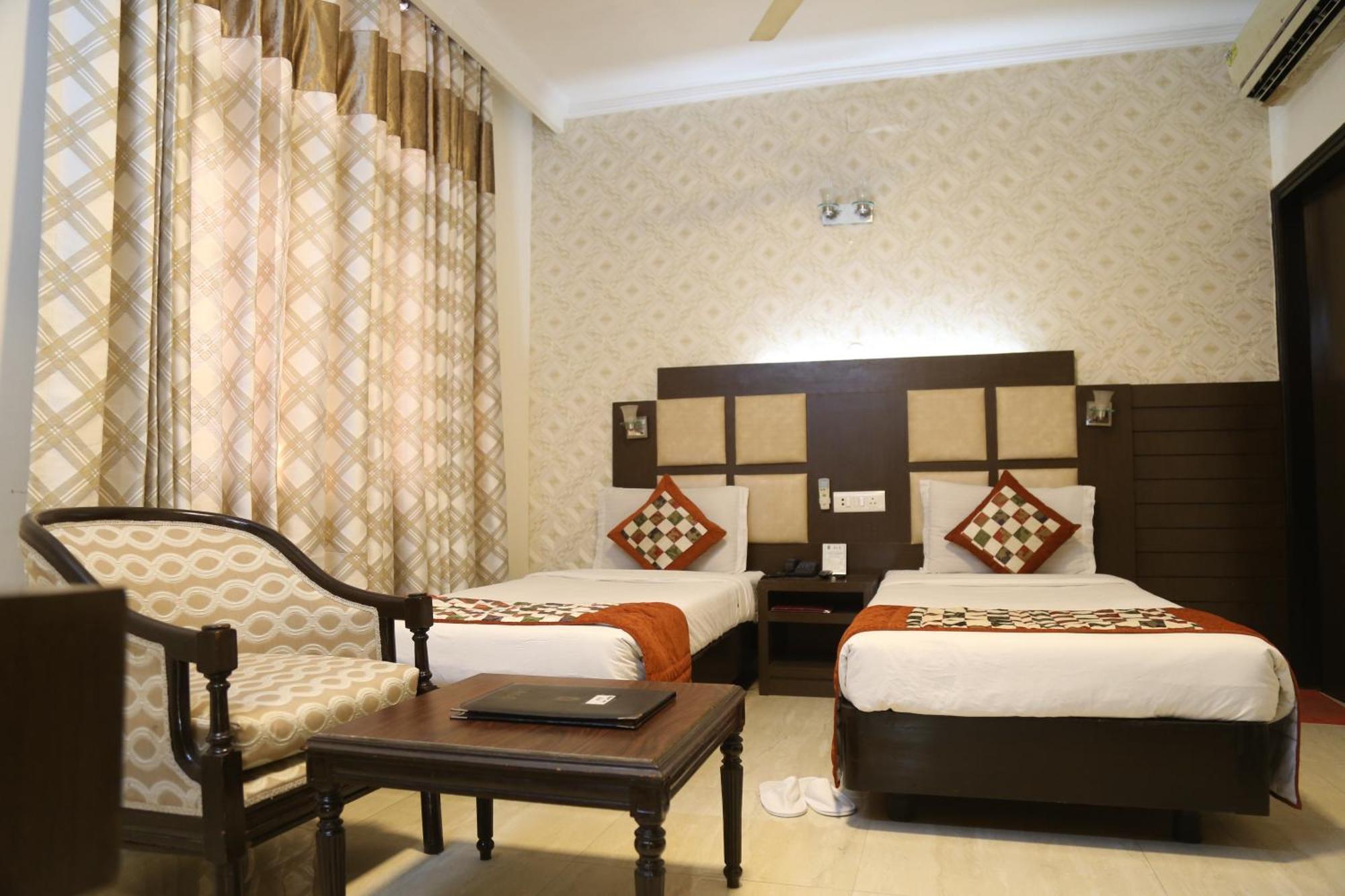 Hotel Amar Inn- Lajpat Nagar Central Market New Delhi Exterior photo