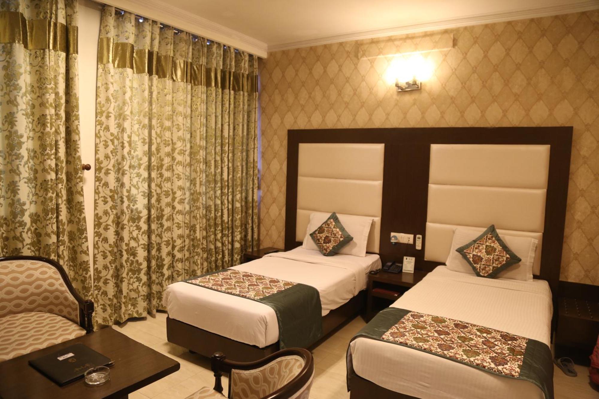 Hotel Amar Inn- Lajpat Nagar Central Market New Delhi Exterior photo