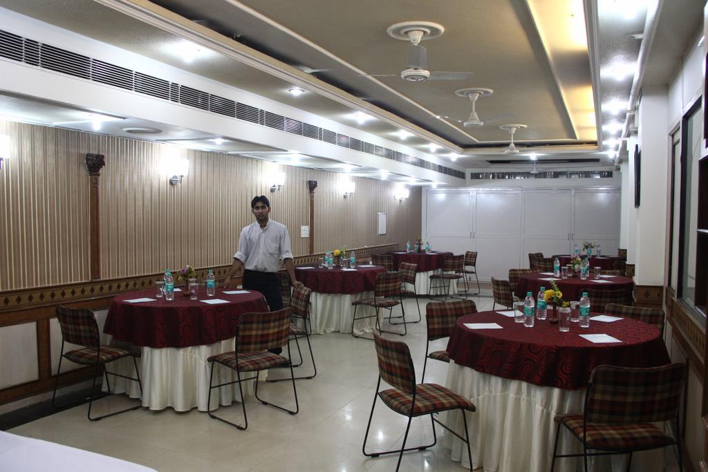 Hotel Amar Inn- Lajpat Nagar Central Market New Delhi Exterior photo