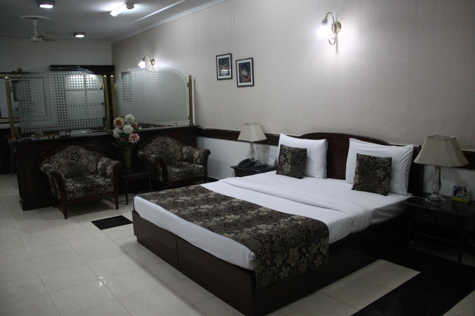 Hotel Amar Inn- Lajpat Nagar Central Market New Delhi Exterior photo