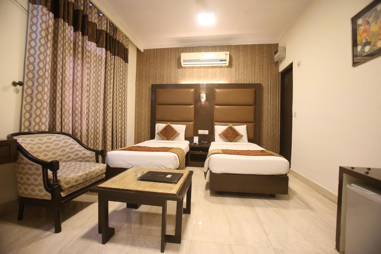 Hotel Amar Inn- Lajpat Nagar Central Market New Delhi Exterior photo