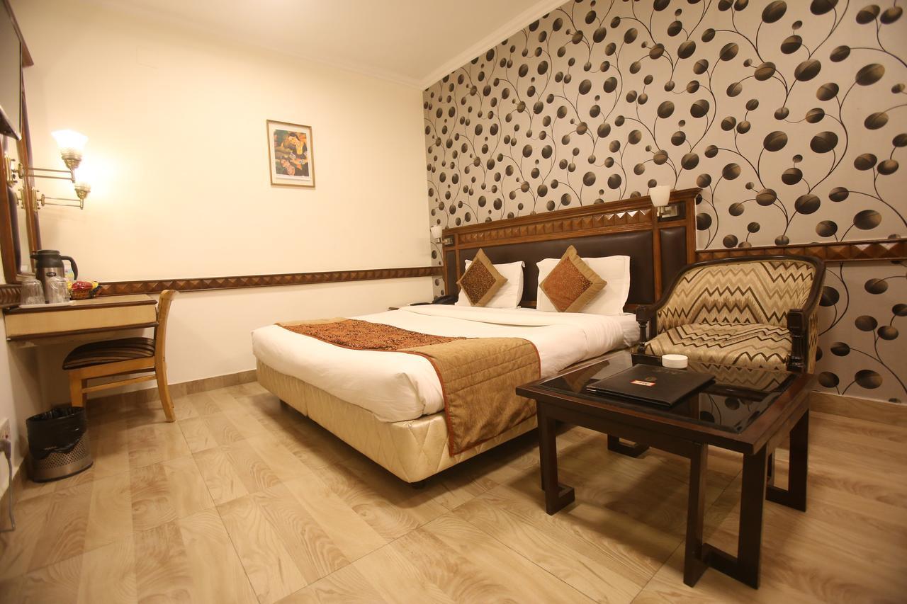 Hotel Amar Inn- Lajpat Nagar Central Market New Delhi Exterior photo