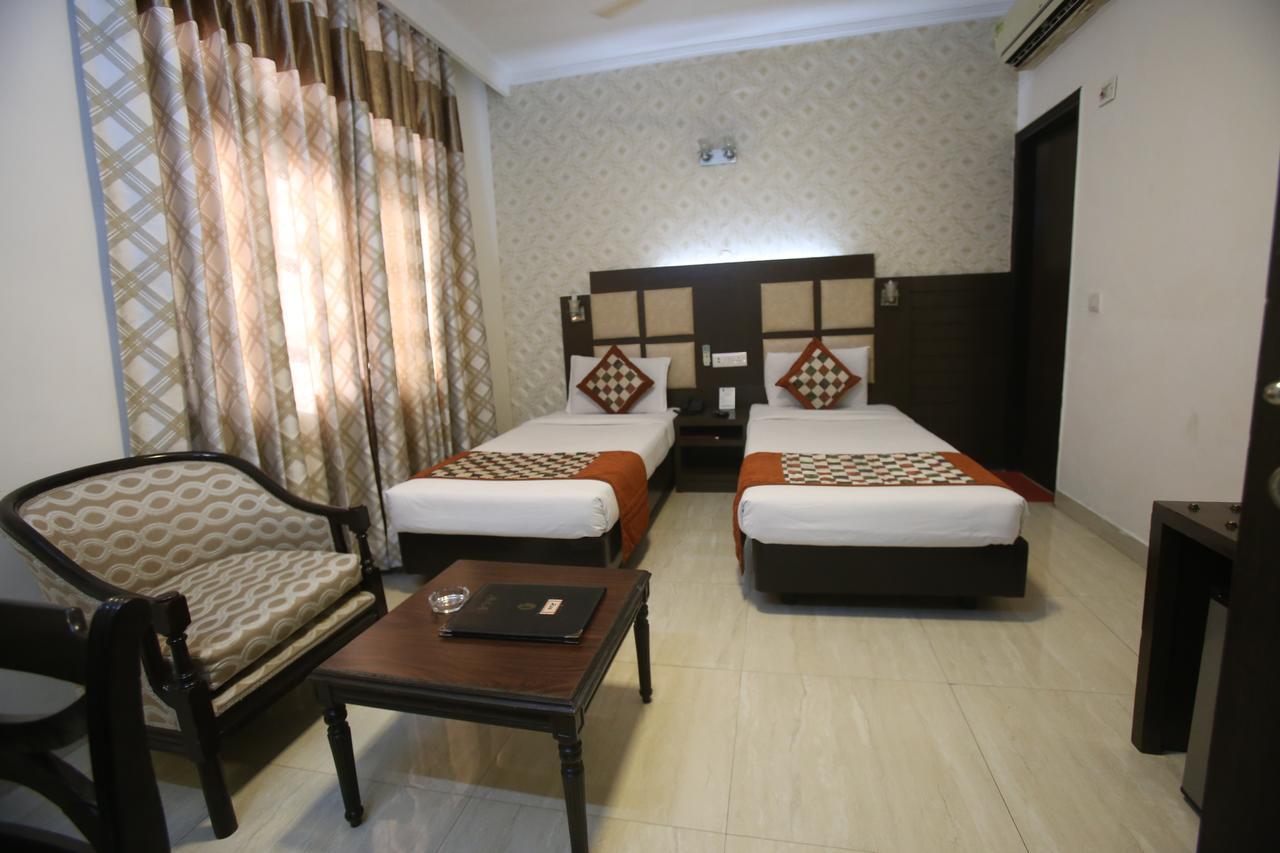 Hotel Amar Inn- Lajpat Nagar Central Market New Delhi Exterior photo