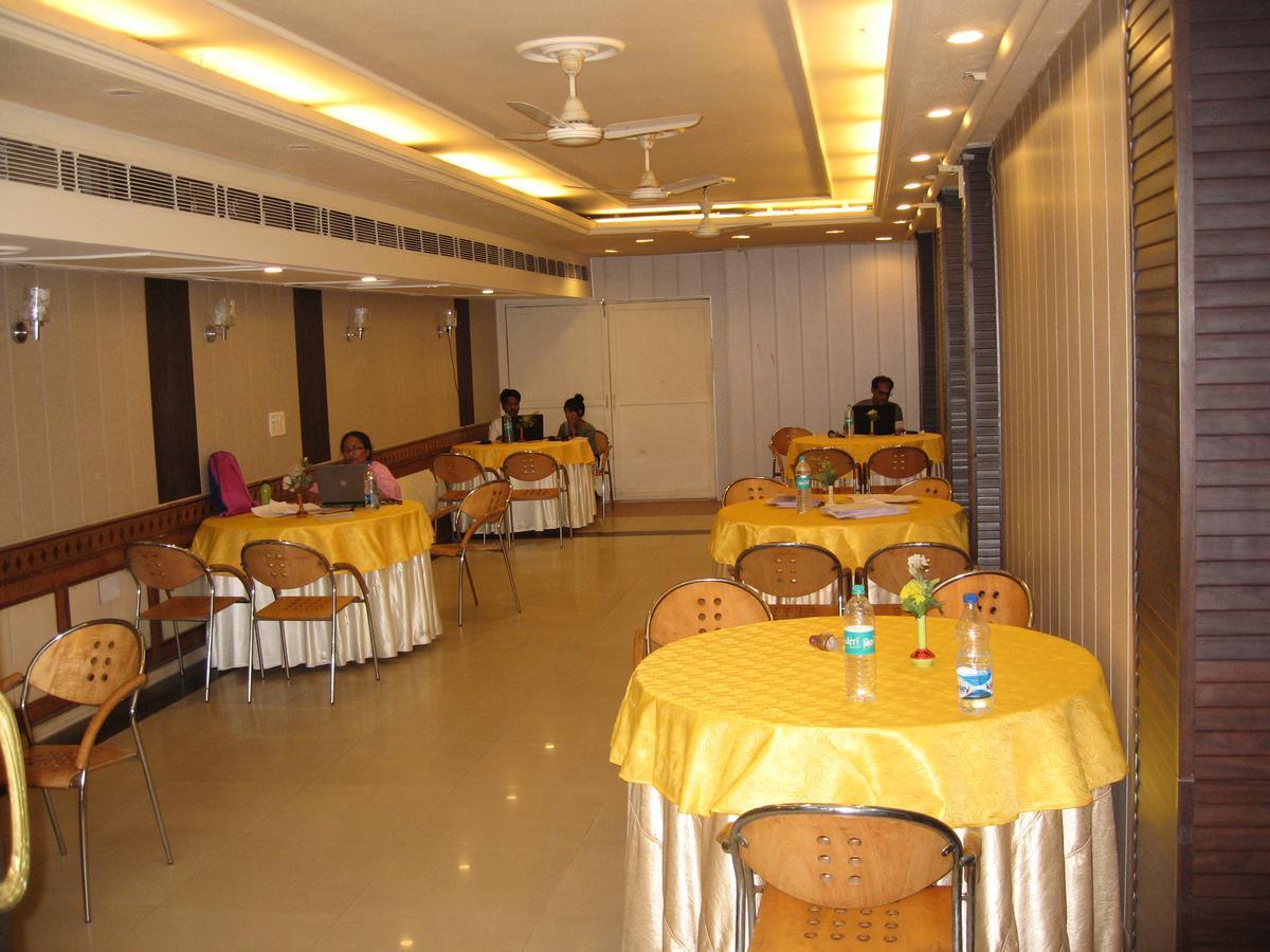 Hotel Amar Inn- Lajpat Nagar Central Market New Delhi Exterior photo